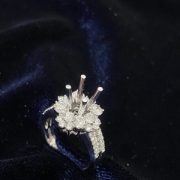 VỎ NHẪN KIM CƯƠNG VÀNG TRẮNG 18K RL208.106 - Hình ảnh 3