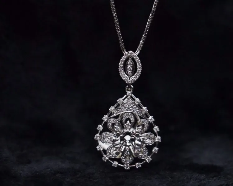 MẶT DÂY KIM CƯƠNG VÀNG TRẮNG 18K QM196