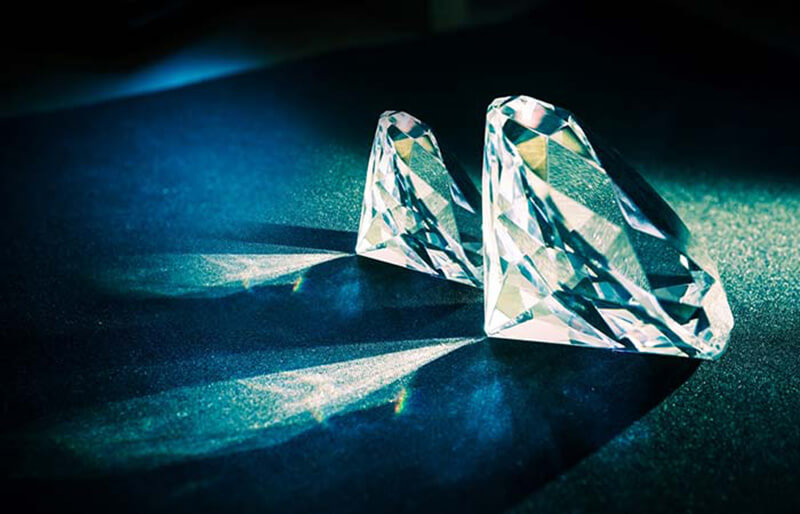 Kim cương có phát sáng vào ban đêm không 2