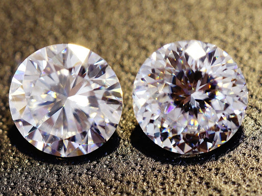 Kim cương Moissanite và kim cương tự nhiên 3