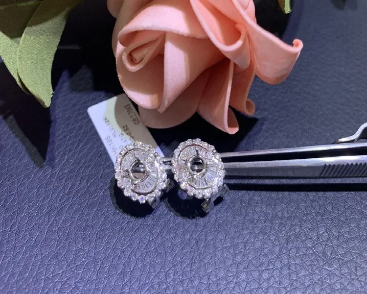 VỎ BÔNG TAI KIM CƯƠNG VÀNG TRẮNG 18K VBXHK185