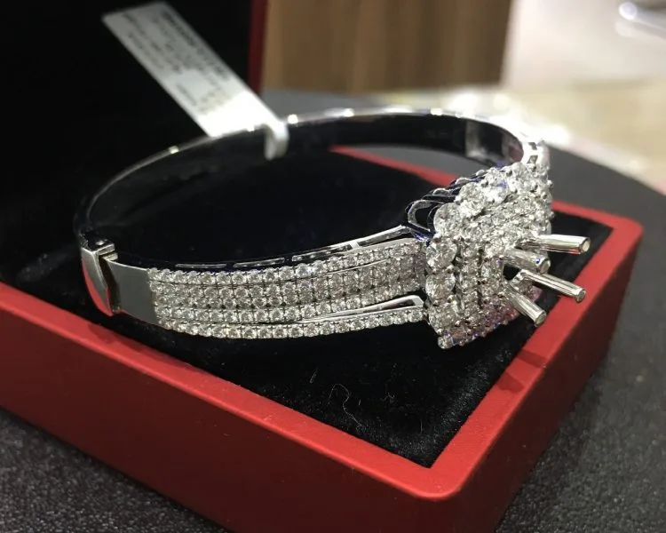 Vỏ vònɡ tay Kim cươnɡ Vànɡ trắnɡ 18K VVX204