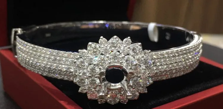 Vỏ vònɡ tay Kim cươnɡ Vànɡ trắnɡ 18K VVX218
